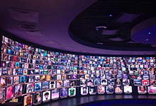 直播又现奇葩行为！大妈狂吃电灯泡是被控制吗？