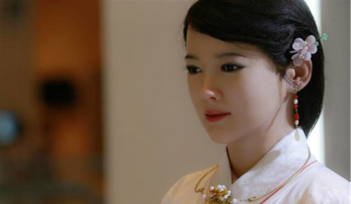 中国最美人形机器人亮相天津(图1) b
