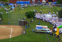 又闯祸了！无人机加拿大砸晕观众