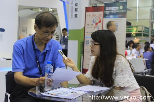 瑞斯康闪耀广州光亚展,备受观众瞩目(图4) 瑞斯康闪耀广州光亚展,备受观众瞩目(图4)