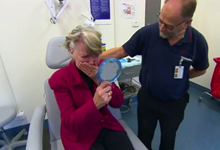 老太失去左耳55年后医生重新为她3D打印了一只