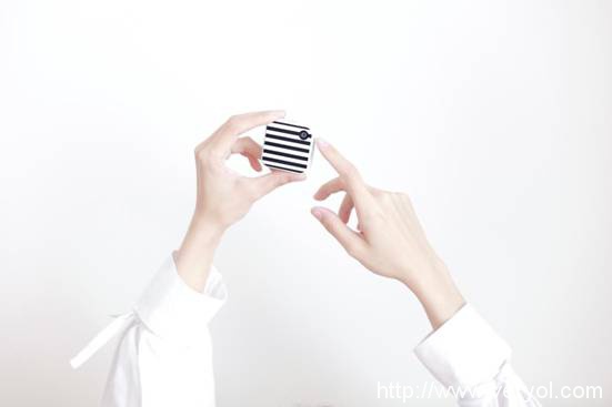 腾讯Qlippie评测,首款能直播的摄像机(图1) 说明: 小巧时尚的外观