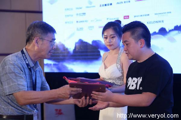 斩获创新产品大奖 奥克斯智能战略领跑空调业(图3) 网络稿件 配图3(1).JPG