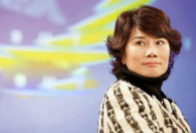 董明珠为正名摔手机惨遭网友吐槽