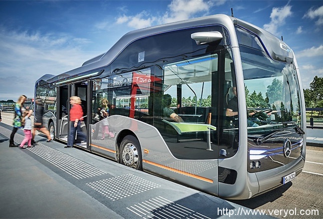 奔驰无人驾驶巴士上路测试，完成20公里新记录