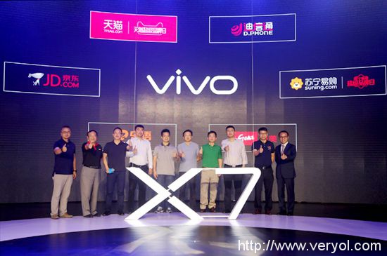 宋仲基助阵，vivo X7 Plus发布售价2798元