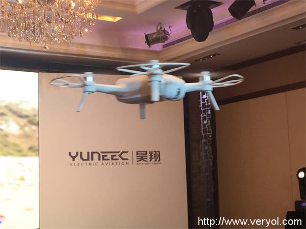 理想中的个人无人机?Yuneec昊翔发布年度新款Breeze(图1) 1