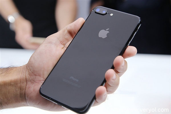 网曝iPhone 7亮黑色被炒到两万一,挨宰者云集(图2) 2016090816081696
