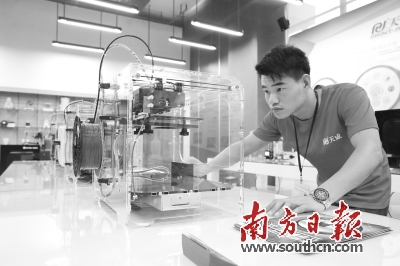 天威在3D打印领域已拥有160多个专利。 王荣 摄
