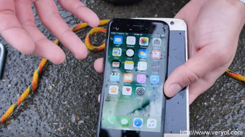 iPhone 7变态防水测试:在可乐中冰冻17小时(图2) img4ccc6a3d1b8f42427381244
