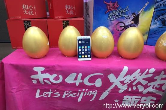 中国移动N2手机热销至此 营业厅现抢购潮(图4) 中国移动N2手机热销至此 营业厅现抢购潮(图4)