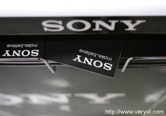 Logos of Sony Corp. are seen at an electronics store in Tokyo October 31, 2013. REUTERS/Toru Hanai