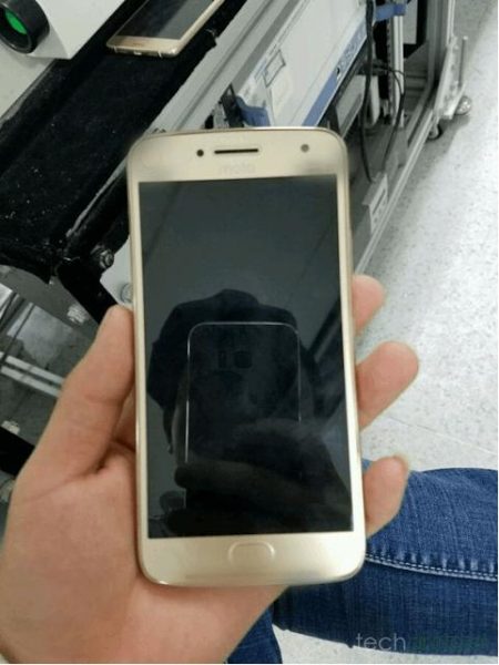 疑似2017款Moto X谍照曝光,网友:Moto Z亲兄弟(图1) 140671905