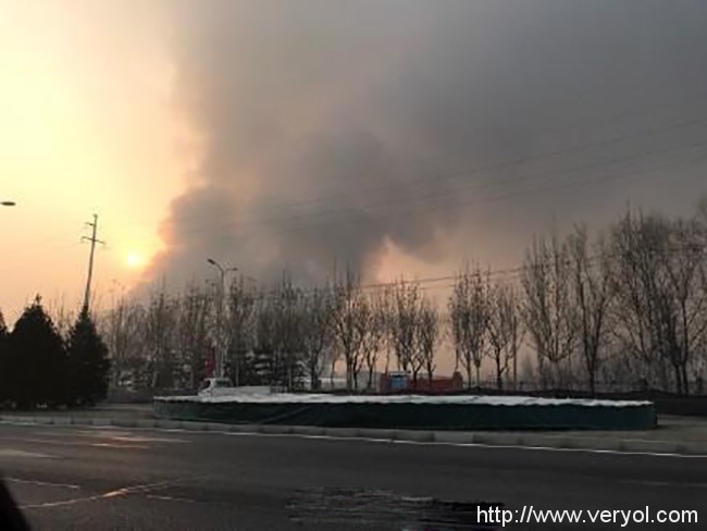 京东固安仓库失火,三星被网友揪来“背锅”(图3) 74a0e24egw1favwwdo5dmj20c8096t8v
