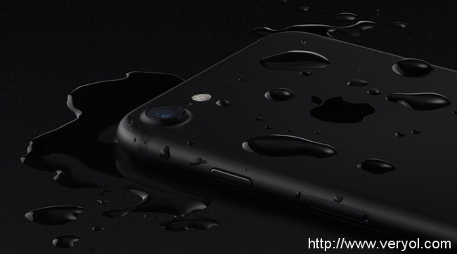 分析师:iPhone销量还将持续下滑(图1) iphone-7-water-resistance