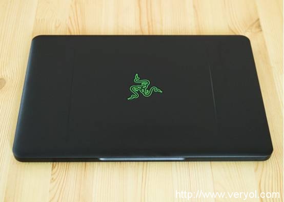搭载GTX1060，新款雷蛇灵刃游戏本评测(图2)