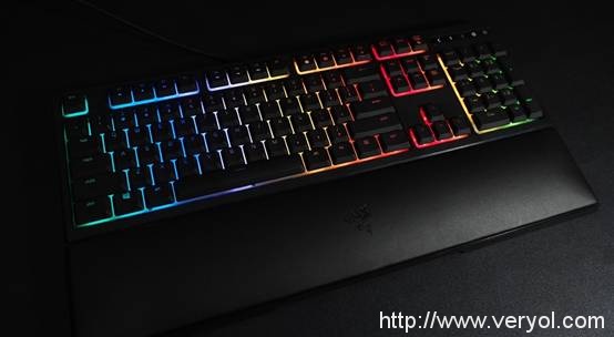 一款超舒适的游戏键盘腕托意味着什么?(图8) 说明: /uploads/allimg/2016/11/RAZER-ORNATA-CHROMA-pc36.jpg