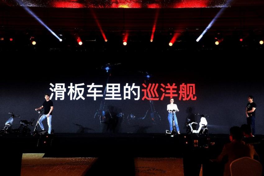 升级城市微出行解决方案 小牛电动发布50km长续航滑板车(图1)