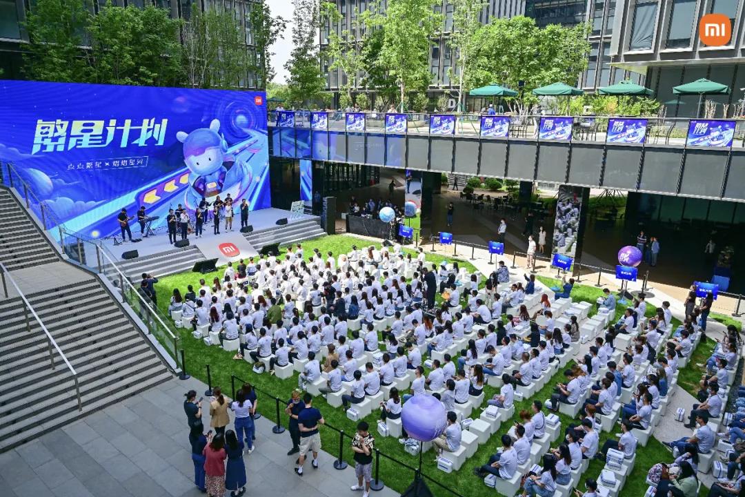 雷军:大规模、系统性培养校招生,期待小米出现30岁集团高管!(图4) 雷军:大规模、系统性培养校招生,期待小米出现30岁集团高管!(图4)
