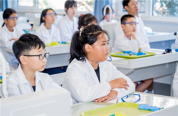 ​“走出去”梦想成真！海信冰箱·雨辰助学“看海”夏令营完美收官(图1)