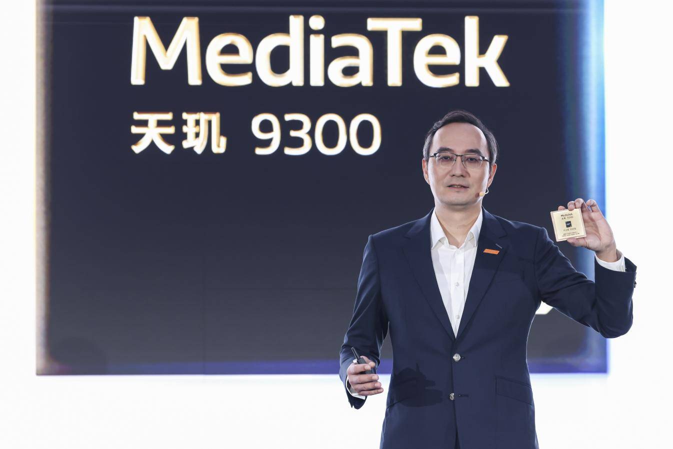天玑9300率先成功在端侧运行130亿参数AI大语言模型，让生成式AI触手可及(图1)