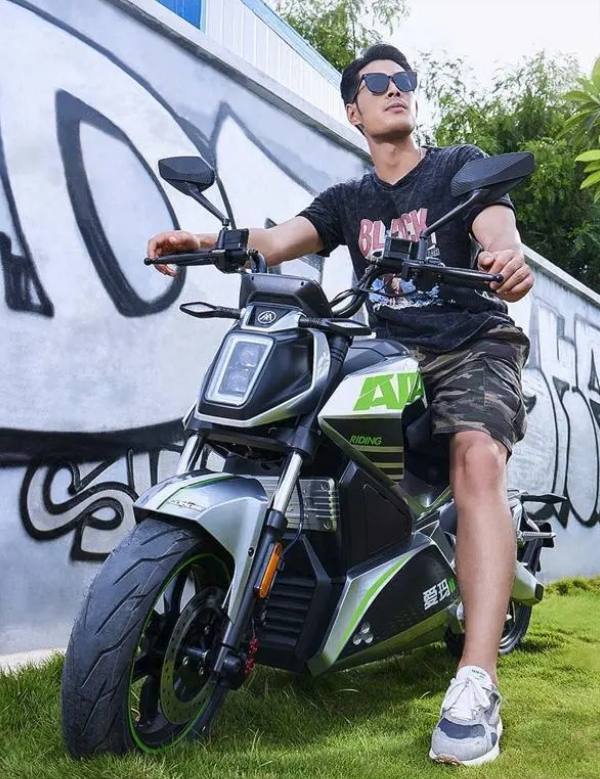 爱玛造梦师、爱玛极客，年轻自在的潮流酷车，带来强悍出行动力(图1)