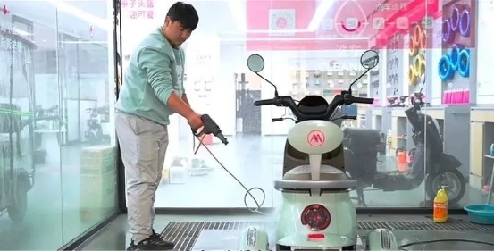 服务领跑！爱玛再获四项年度权威大奖，标准化服务成为行业标杆!(图12)
