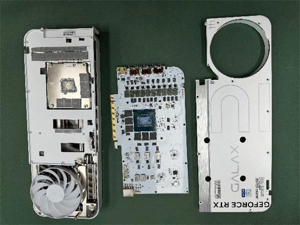 影驰 20 周年 RTX 4070 纪念版 携手DLSS 3“流畅”一整年(图6)