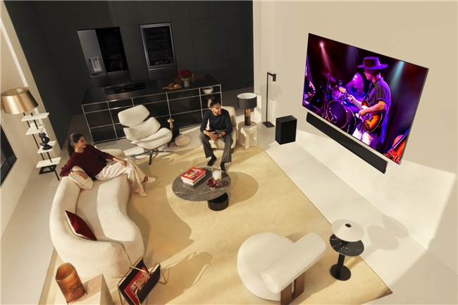 LG在CES2024推出新款OLED、QNED及透明电视，引领创新，走在前沿