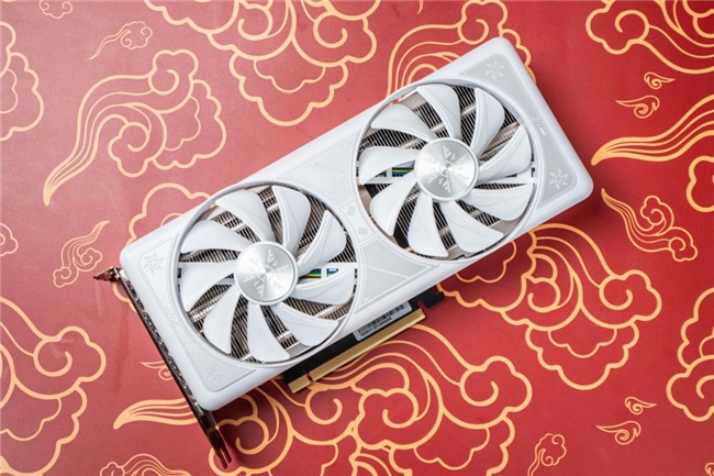 AI性能狂飙！耕升 GeForce RTX 4070 SUPER 踏雪Mini性能解禁(图2)