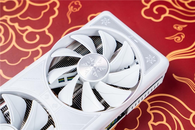 AI性能狂飙！耕升 GeForce RTX 4070 SUPER 踏雪Mini性能解禁(图3)