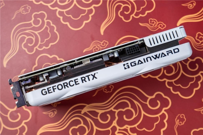 AI性能狂飙！耕升 GeForce RTX 4070 SUPER 踏雪Mini性能解禁(图6)