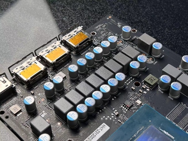 “SUPER”快，影驰 GeForce RTX 4070 SUPER 星曜 OC 评测！带你速闯AI新领域(图10)