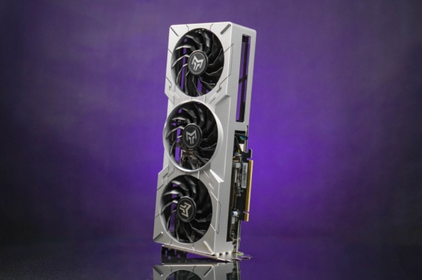 无光也SUPER亮！影驰 GeForce RTX 4070 Ti SUPER 金