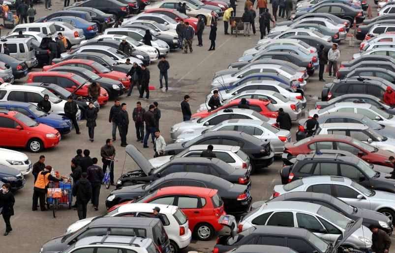 买电车是交智商税吗！纯电车成二手车市甩卖重灾区 二手特斯拉两折甩卖