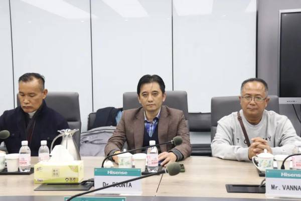 老挝交通部部长助理兼司长本塔•沃那翁一行到访海信(图2)