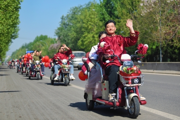 幸福，就是如此简单——见证一场由爱玛电动车“承载”的浪漫姻缘(图3)