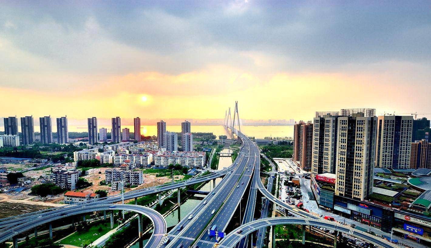 重庆领跑，2023西部10强GDP城市一览