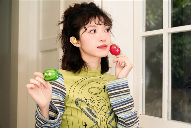 鲸语开年上新，盒凸易发APP官方网站盒凸人IP定制开放式耳机四款连发(图1)