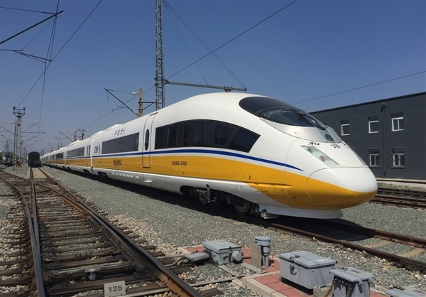 五一假期已过半:有人抢不到火车票选择从上海骑车回浙江