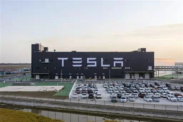 特斯拉中国工厂待遇如何?普通工人月薪1万块 父母看病都能报销