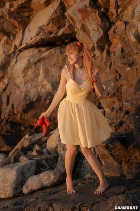 俄妹COS《EVA》明日香 夏季泳装小秀美腿