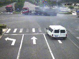 大货车被别车 连闯红灯狂追逼停商务车讨说法 拘留14天