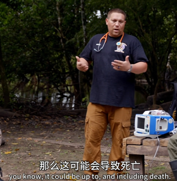 为了试试有多痛：小伙让巨蜥疯狂撕咬10多分钟！