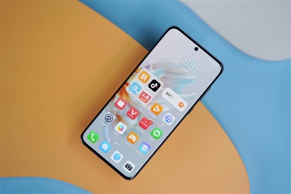 比iPhone更实用!小伙自驾遇险用华为P60 Pro发卫星消息成功获救