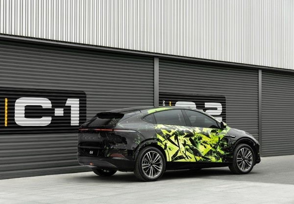 对标特斯拉Model Y 小鹏G6再放送 博主:兴奋起来吧、竟然有电动尾翼