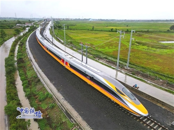 中国高铁首次出海!雅万高铁全线轨道铺通:最高时速350公里