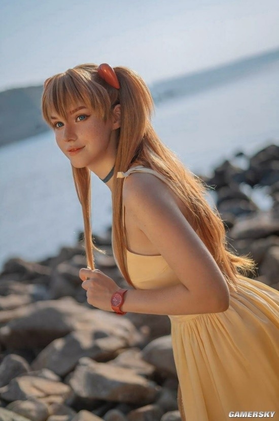 俄妹COS《EVA》明日香 夏季泳装小秀美腿