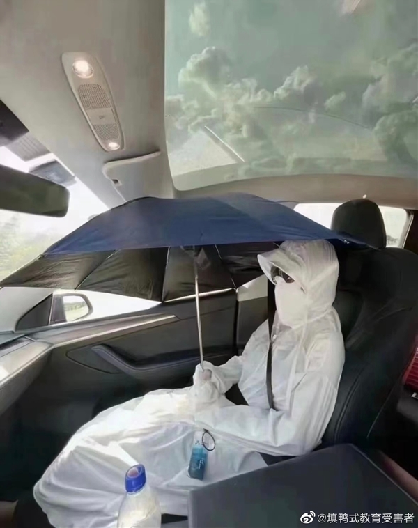 又见车内打伞 特斯拉、蔚来均中招：为何就是不配遮阳帘？