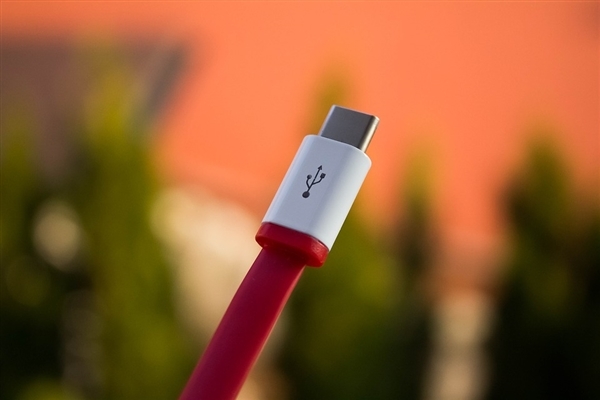 iPhone 15都要用 微软Win11新版优化USB4体验:满血40Gbps